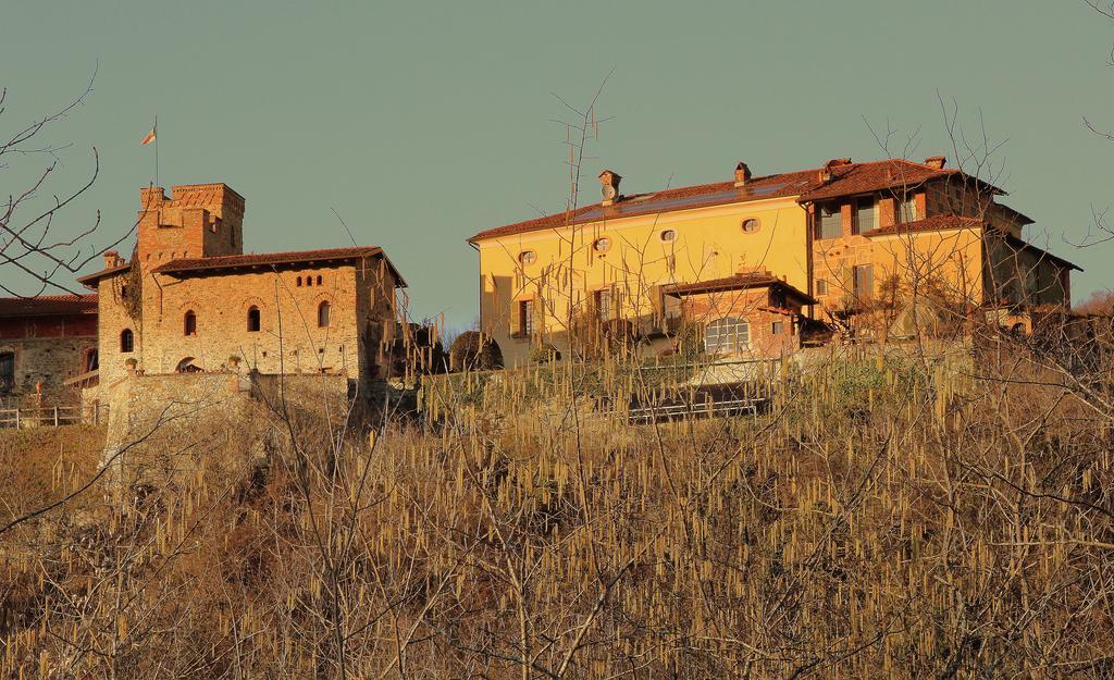 Castello Di Strambinello Bed & Breakfast Exterior photo