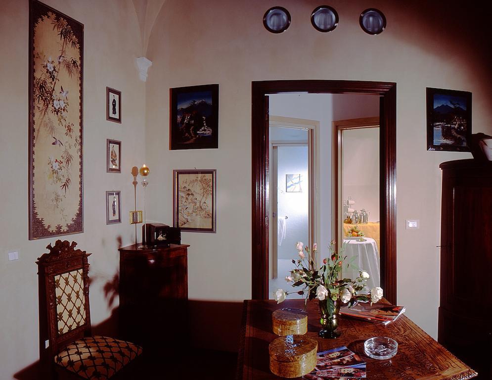 Castello Di Strambinello Bed & Breakfast Room photo
