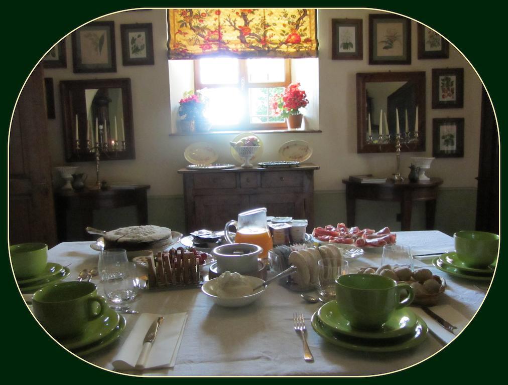 Castello Di Strambinello Bed & Breakfast Exterior photo